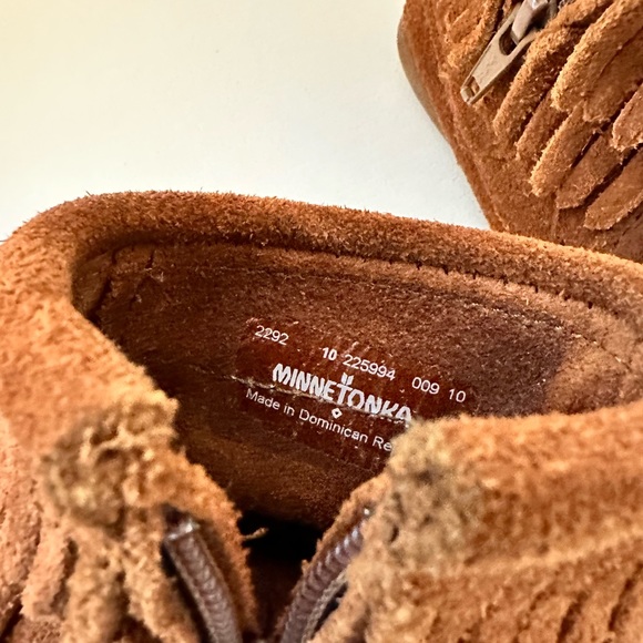 Minnetonka boots - Picture 3 of 4